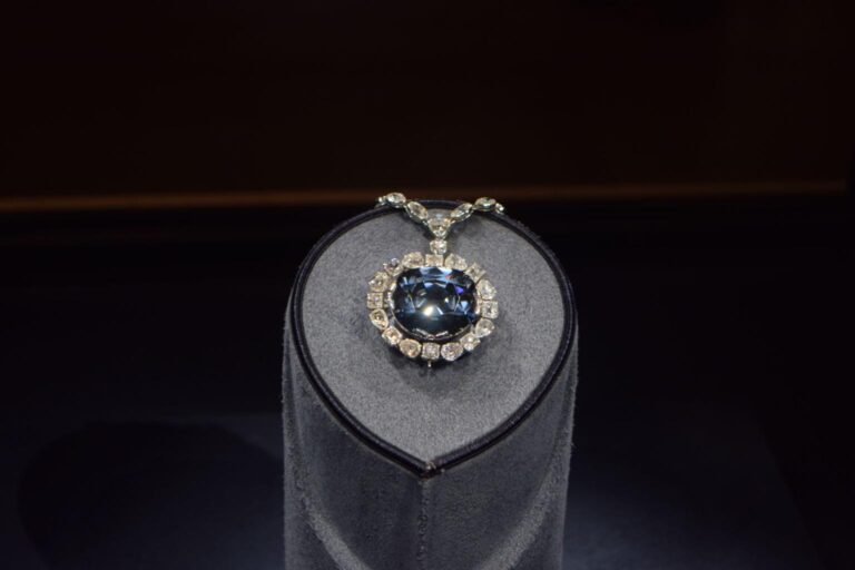 Hope Diamond cursed objects in history example