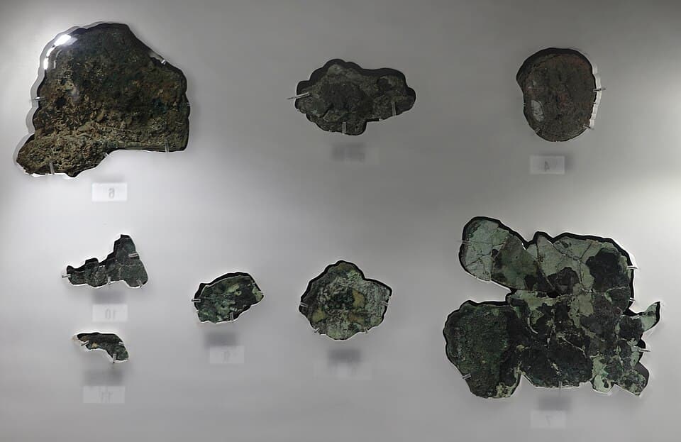 X-ray composite mapping of the Antikythera Mechanism showing the internal 37-gear system.
